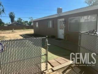 705 LINCOLN AVE, BAKERSFIELD, CA 93308, photo 1 of 23