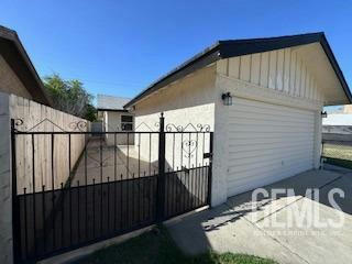 1913 CUSTER AVE, BAKERSFIELD, CA 93304, photo 2 of 7