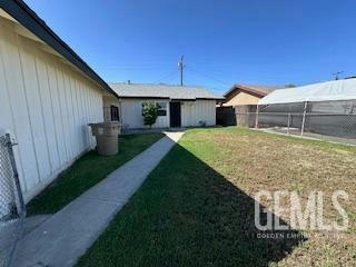 1913 CUSTER AVE, BAKERSFIELD, CA 93304, photo 3 of 7