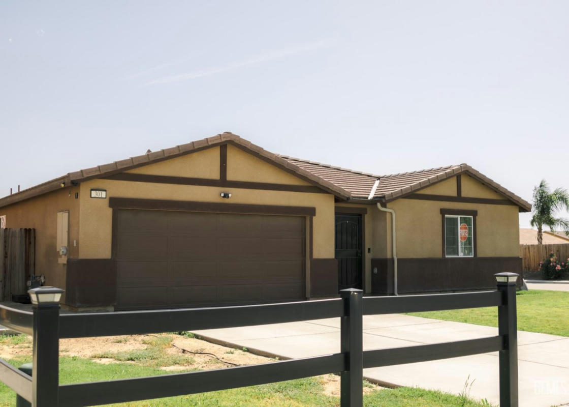301 WELCH AVE, BAKERSFIELD, CA 93307, photo 1 of 36