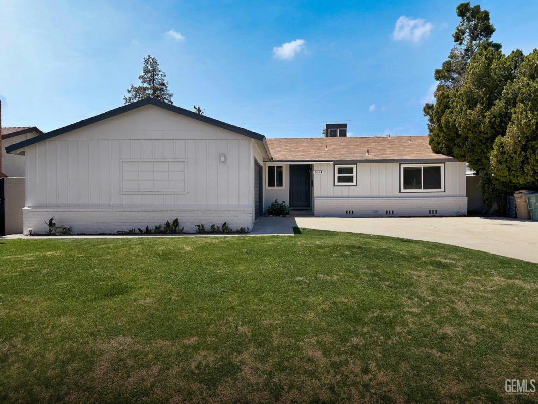 3004 BAYLOR ST, BAKERSFIELD, CA 93305, photo 1 of 21