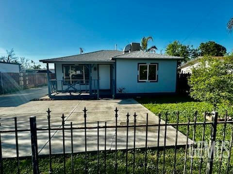 2707 CENTER ST, BAKERSFIELD, CA 93306, photo 1 of 24